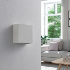 Lindby Anneke - kantet LED væglampe af gips