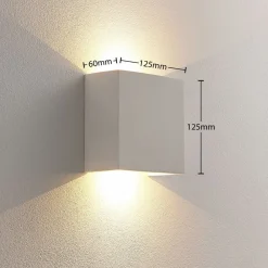 Lindby Anneke - kantet LED væglampe af gips