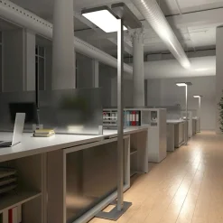 Arcchio Gulvlamper>LED-gulvlampe til kontor Aila, sølv, dagslyssensor