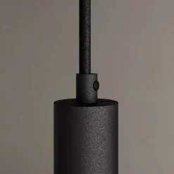 Arcchio LED-pendellampe Franka, 3 lyskilder, lang, sort, aluminium