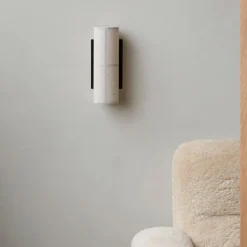 Audo Hashira LED-væglampe med stik, natur^Audo Copenhagen Online