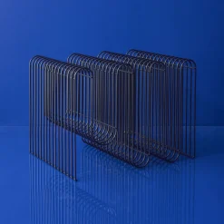 AYTM Curva magasinholder, sort, bredde 40 cm, stål