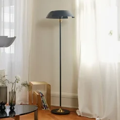 AYTM Cycnus gulvlampe, sort, jern, højde 160 cm, E27