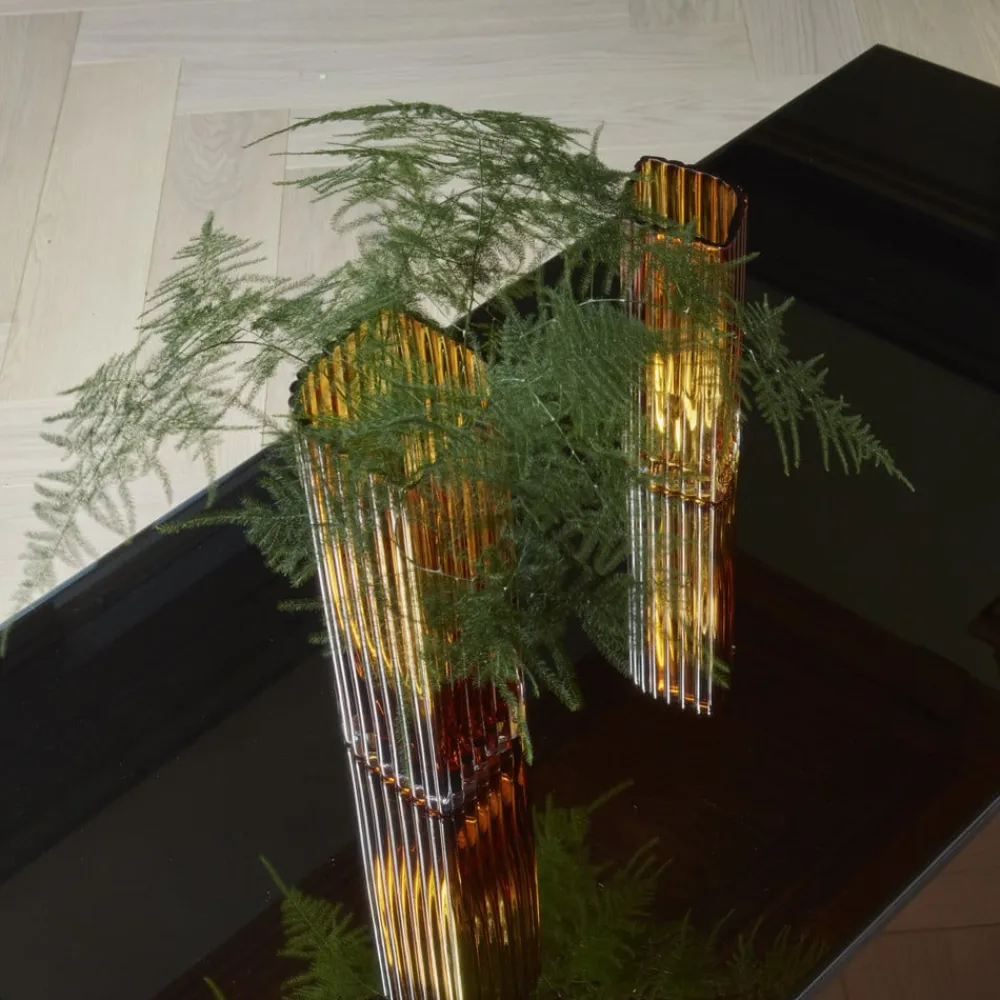 AYTM Folium-vase, højde 20 cm, ravfarvet, glas