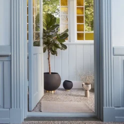 AYTM Møbel Og Interiør>Globe urtepotte, Ø 37 cm, sort, aluminium, stål