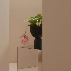 AYTM Torus urtepotte, sort, Ø 22 cm, højde 30,6 cm, jern