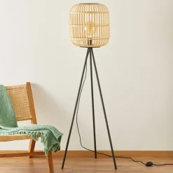 EGLO Bordesley gulvlampe, trefod, med træskærm
