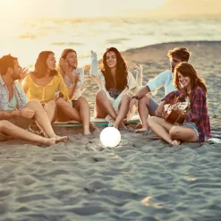 FH Lighting Busso LED-akku-lampe, solar, tusmørkesensor, hvid