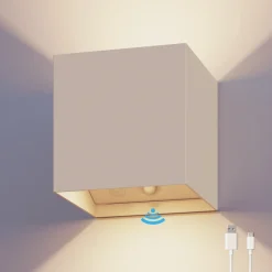 LED-udendørs væglampe med batteri og sensor Volterra, sand, IP44^Calex Online