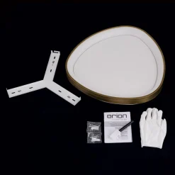 ORION Charlie loftlampe, Ø 45 cm, opalhvid, antik messingfarve