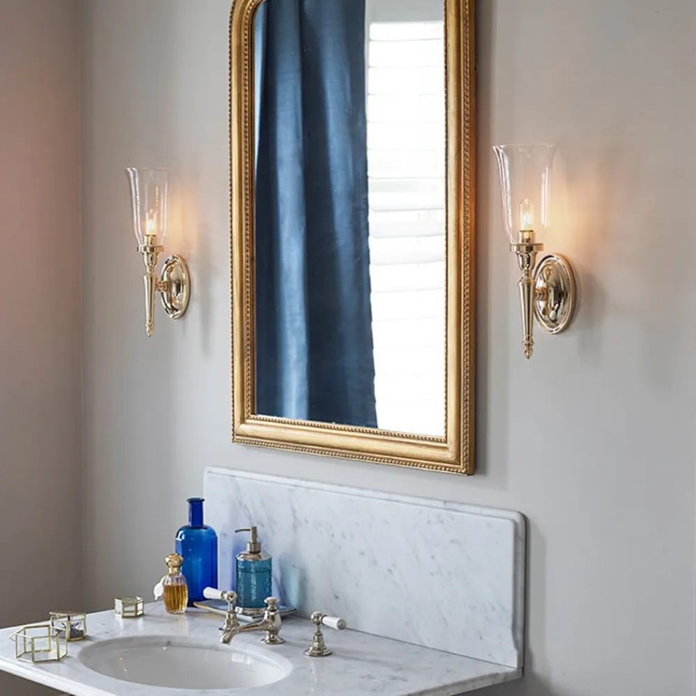 Dryden LED-væglampe, badeværelse, med glasskærm, IP44^Elstead Best