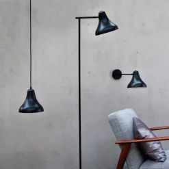 Dyberg Larsen gulvlampe Tokyo, sort, højde 155 cm, metal