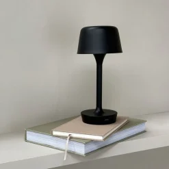 Dyberg Larsen Bordlamper>LED-bordlampe Flow, sort, højde 25 cm