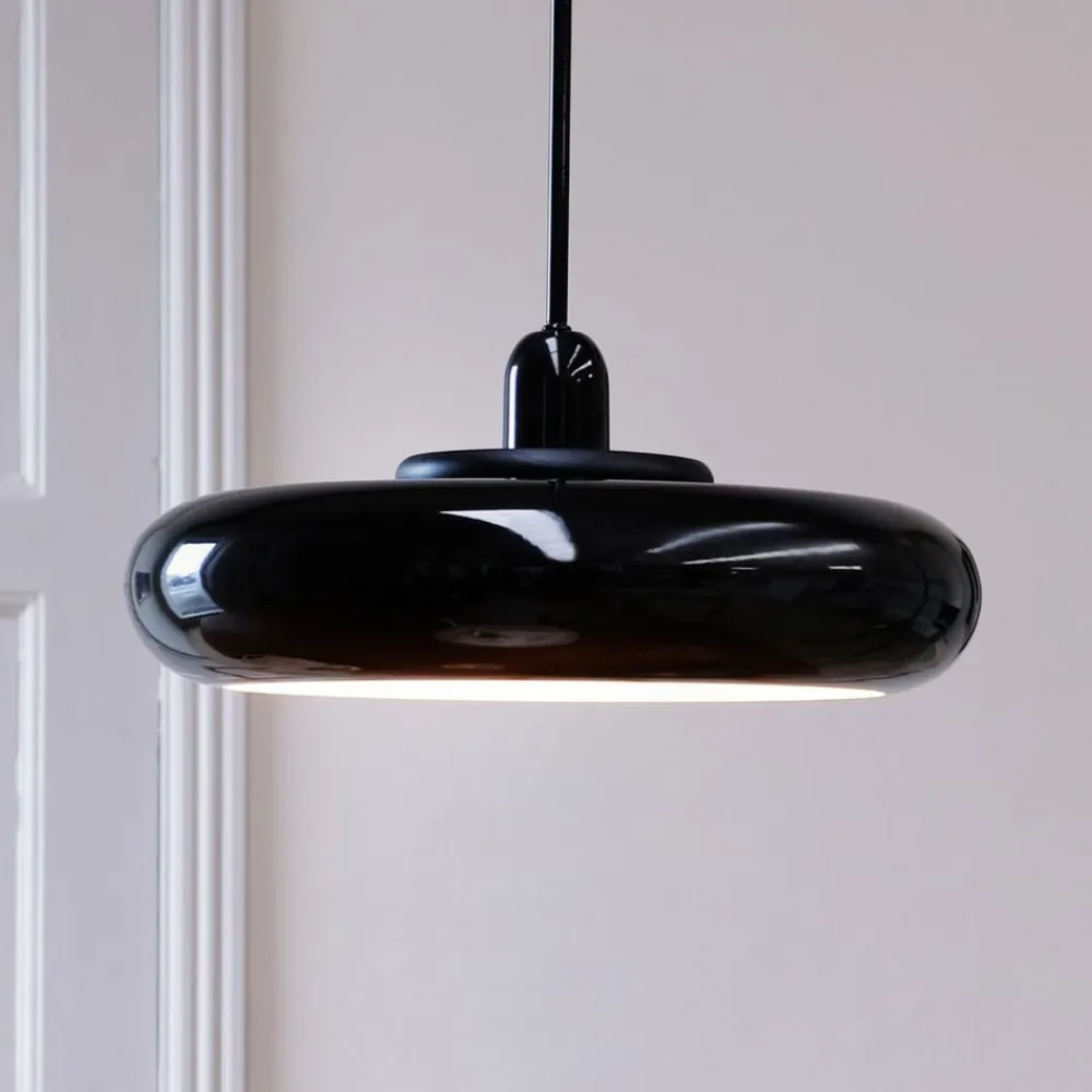 Dyberg Larsen Pendellamper>Planet hængelampe, sort, Ø 40 cm, metal