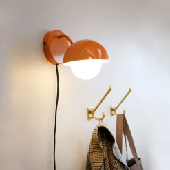 Dyberg Larsen Rose væglampe, blank orange