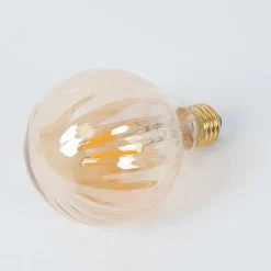 E27 3,8W LED-pære G95, 2700K, 340lm, riller ravfarvet^Lucande Sale