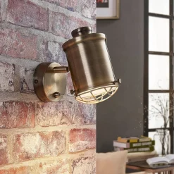 Lindby Ebbi vægspot i antik messing, kan dæmpes