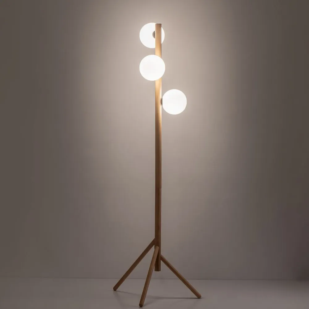 Estera gulvlampe, opalglas, træramme, 132 cm, 3 lyskilder^TK Lighting New