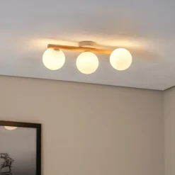 TK Lighting Estera loftlampe, opalglas, træ, 3 lyskilder