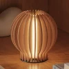 Eva Solo LED-bordlampe Radiant, lyst træ, Ø 14 cm, USB