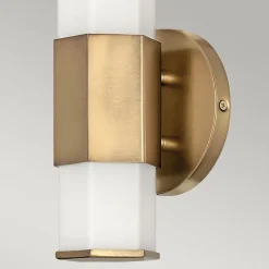 Quintiesse Facet Single LED-væglampe til bad 3.000 K, messing