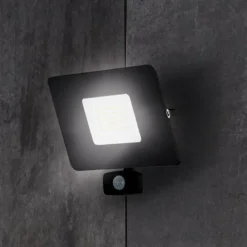 EGLO Væglampe Med Sensor|Udendørs Spot>Faedo 3 udendørs LED-spot med sensor, sort, 50 W