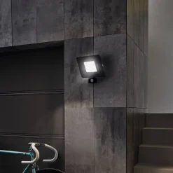 EGLO Væglampe Med Sensor|Udendørs Spot>Faedo 3 udendørs LED-spot med sensor, sort, 50 W