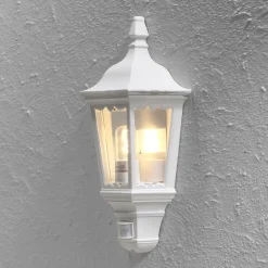 Konstsmide Firenze udendørs væglampe, halvcirkel sensor, hvid