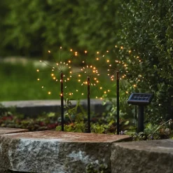 STAR TRADING Firework LED-solcellelampe i sæt med jordspyd