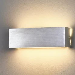 Lindby Firkantet aluminiums LED-væglampe Ranik