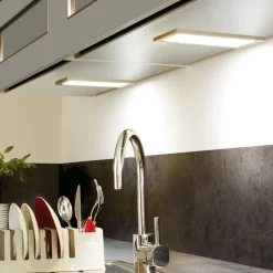 Hera Flad underskabsbelysning LED Sky stål 3.000K