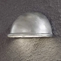 Formskøn udendørs væglampe Torino, E14/galvanis.^Konstsmide Discount