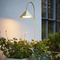 FRANDSEN Udendørs Spot>lampe med jordspyd Grasp, messingfarvet, højde 82 cm