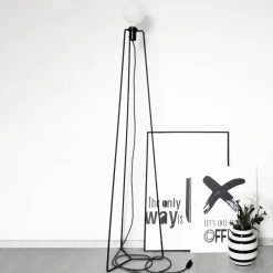 Model M3 LED-gulvlampe sort kabel sort^GRUPA Best