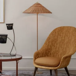 GUBI 9602 gulvlampe, messing, med rattanskærm