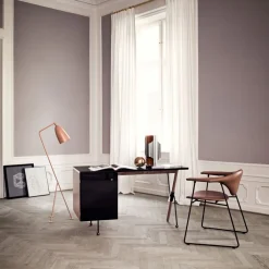 Gräshoppa trefods gulvlampe, vintagerød^GUBI Best