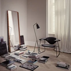 GUBI Gräshoppa trefods gulvlampe, sort