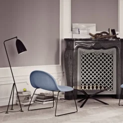 GUBI Gräshoppa trefods gulvlampe, sort