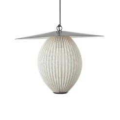 GUBI Satellite udendørs pendel, 57x36 cm, sort/cremehvid