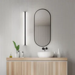 Helestra LED-spejllampe LOOM, længde 90 cm, sort, IP44