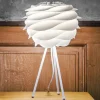 UMAGE Bordlamper>Hvid bordlampe Carmina med trebenet stativ