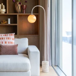 IT´S ABOUT ROMI Gulvlamper>IT'S ABOUT ROMI buelampe Tivoli, sandfarvet, højde 163 cm