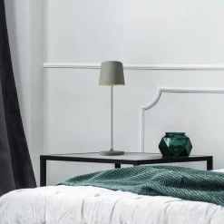 Brilliant Kaami LED-bordlampe, dæmpbar, grå mat