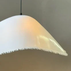 Karman udendørs hængelampe Moby Dick, længde 150 cm, glasfiber