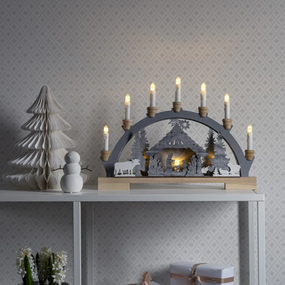 Konstsmide Christmas Krybbe LED-adventsstage af træ, batteridrift