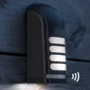LED udendørs væg påbygningslampe Prato med sensor^Konstsmide Online