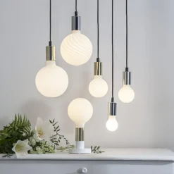 STAR TRADING Led Pærer>LED-dråbepære E14 2.700 K, opal, Ra90 4,7 W