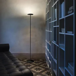 LED-gulvlampe Joshua i sort^Linea Light Hot