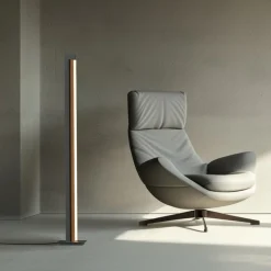 PURE LED-gulvlampe Lines, sort, træ, fjernbetjening, 140 cm