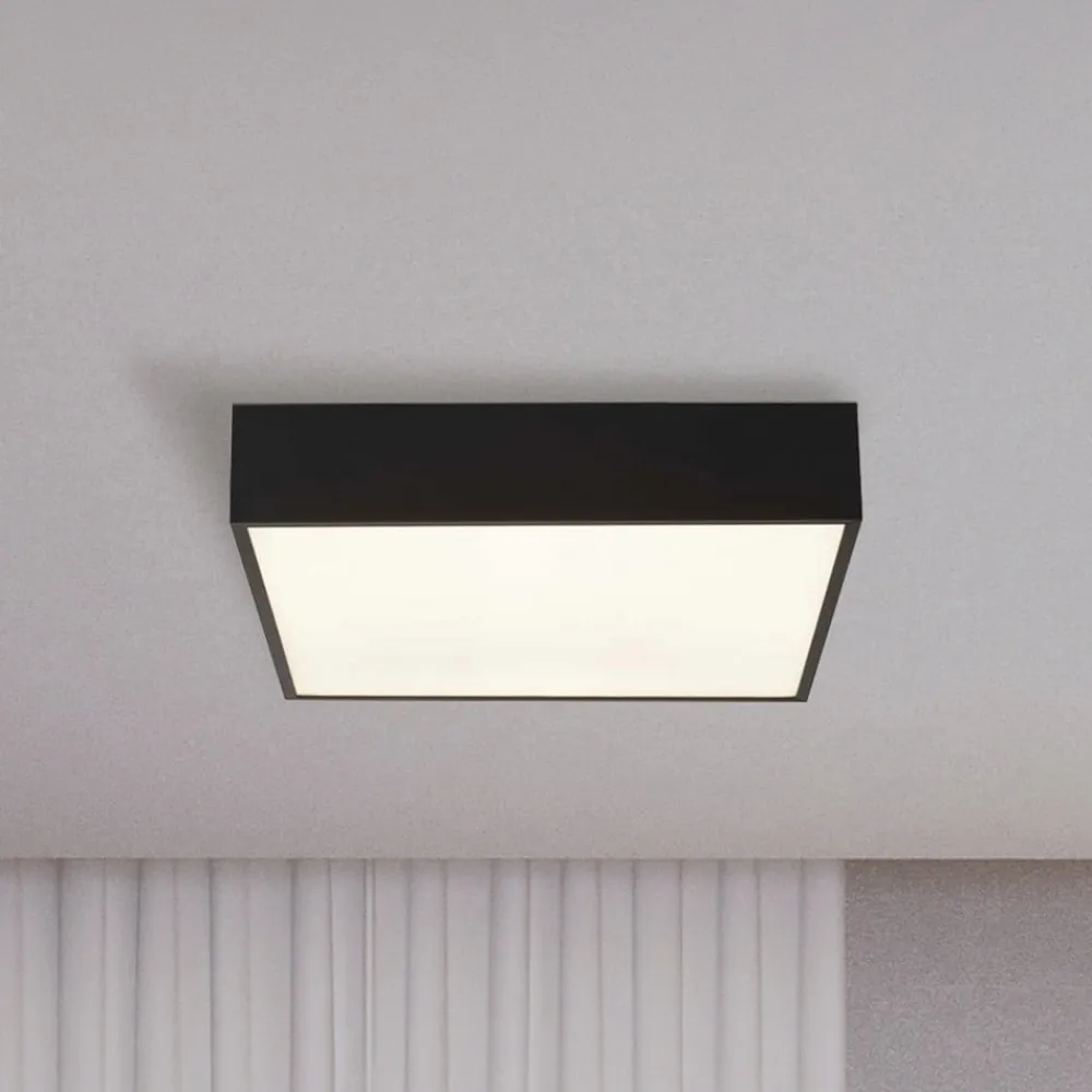 Searchlight LED-loftlampe til badeværelset Zeus, sort, længde 30 cm, metal